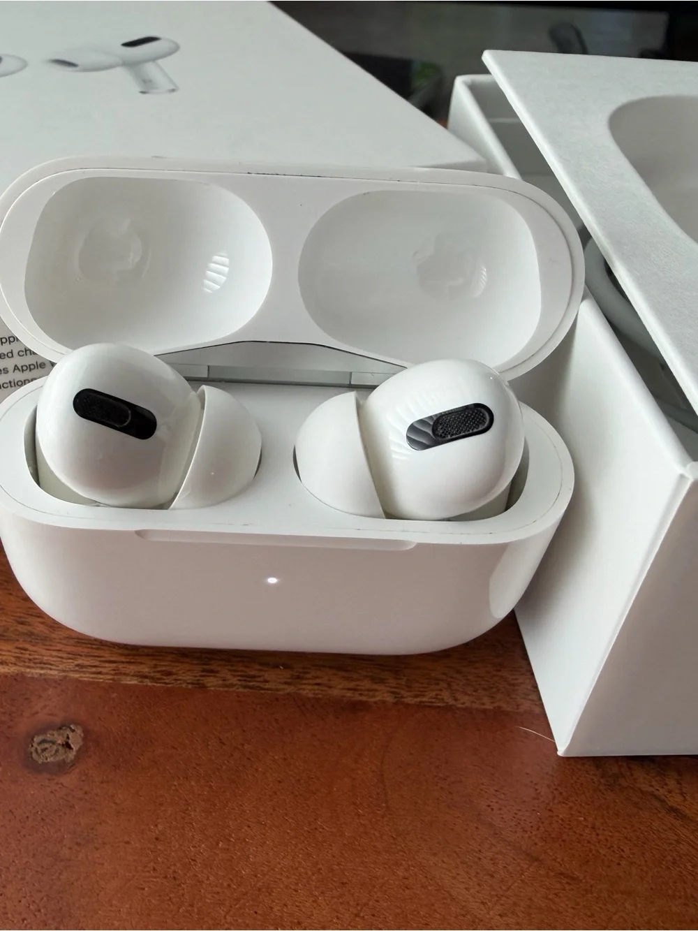 Apple AirPods Pro 1st Gen Wireless Charging Case + Box & Accessories